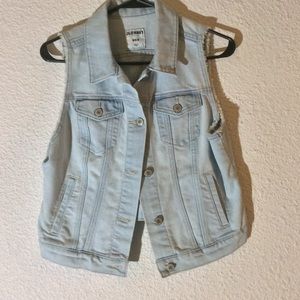 Old navy women’s sleeveless jean jacket